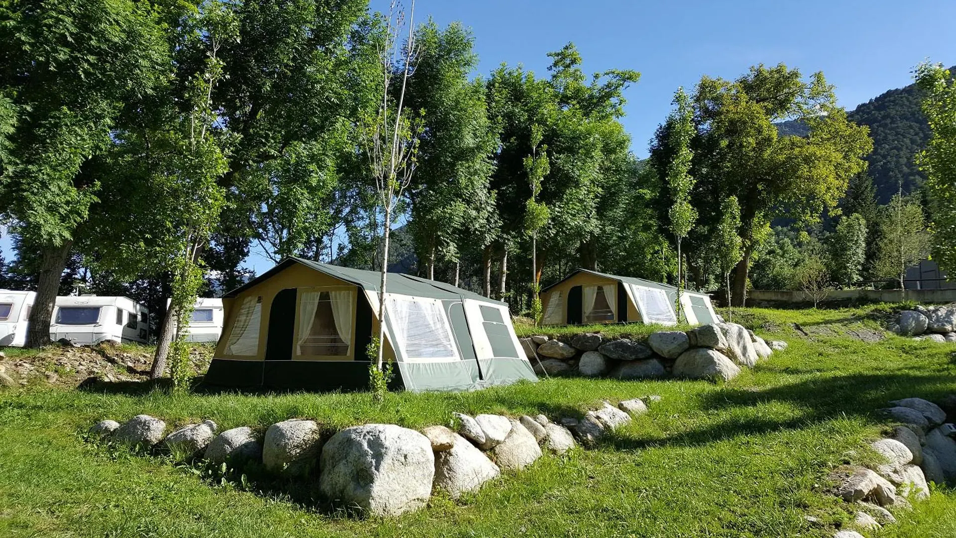 Bungalows Nou Camping La Guingueta D'Aneu Campsite
