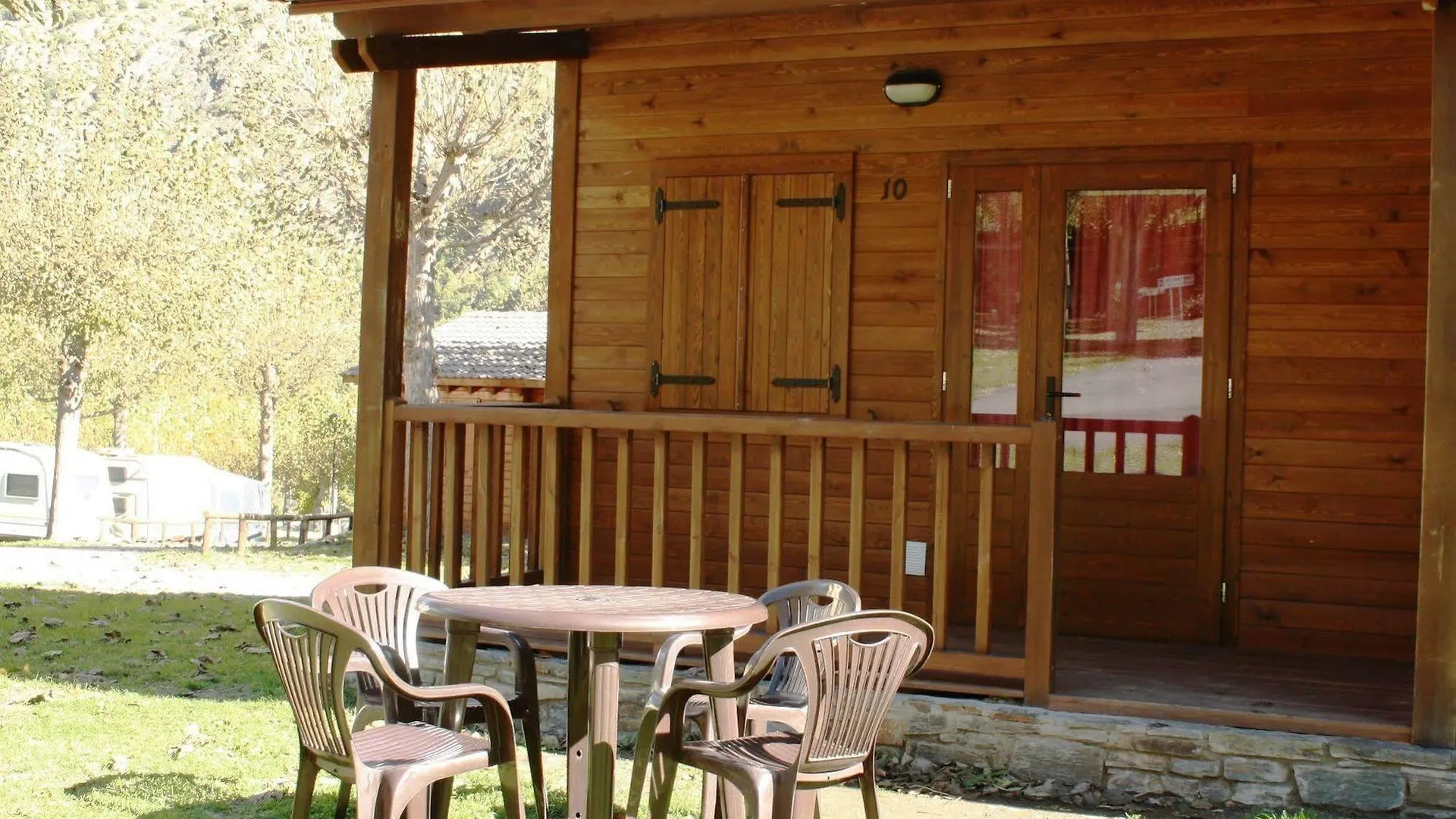 Bungalows Nou Camping La Guingueta D'Aneu Campsite