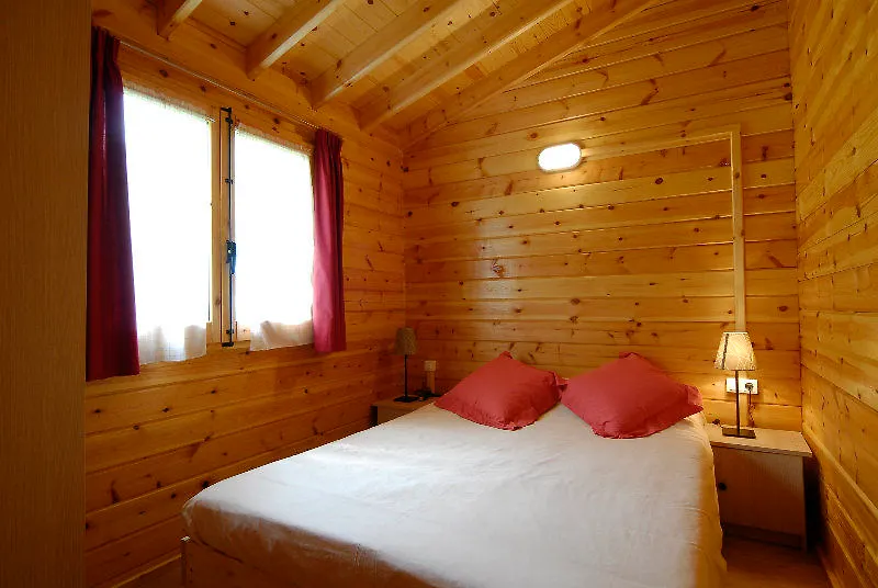 Bungalows Nou Camping La Guingueta D'Aneu Campsite